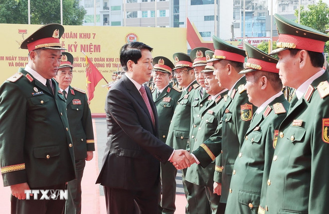 ttxvn-0912-chu-tich-nuoc-quan-khu-7-1.jpg