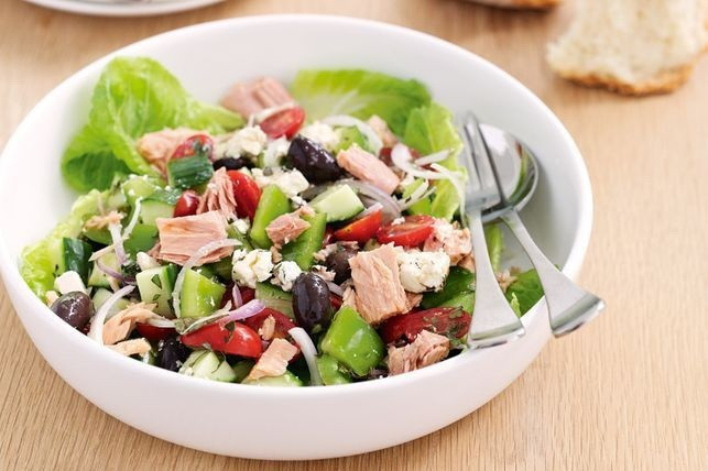 참치 샐러드. (출처: 테이스트) 2306-salad-ca-ngu.jpg