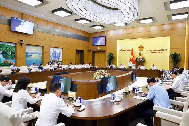 Chủ tịch Quốc hội Trần Thanh Mẫn phát biểu khai mạc phiên họp thứ 56 của Uỷ ban Thường vụ Quốc hội. (Ảnh: Doãn Tấn/TTXVN) ttxvn-01014-uy-ban-thuong-vu-quoc-hoi-7.jpg