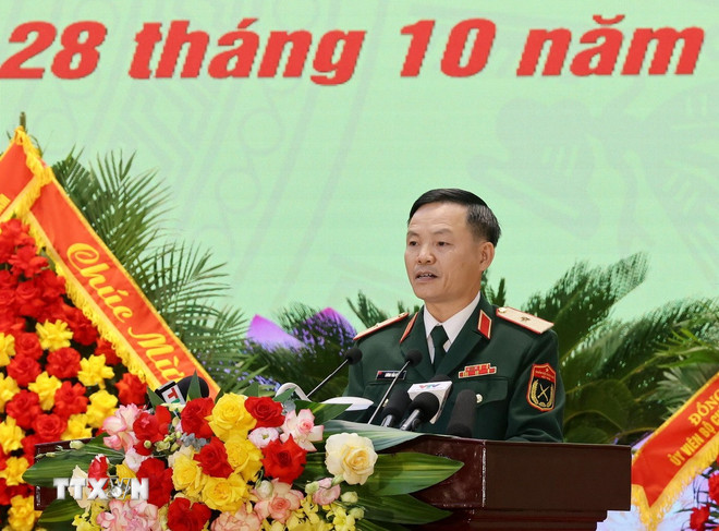 Generalmajor Luong Van Ke, Kommandeur der Militärregion 3, spricht. (Foto: Lam Khanh/VNA) ttxvn-2810-chu-tich-nuoc-quan-khu-3-14.jpg