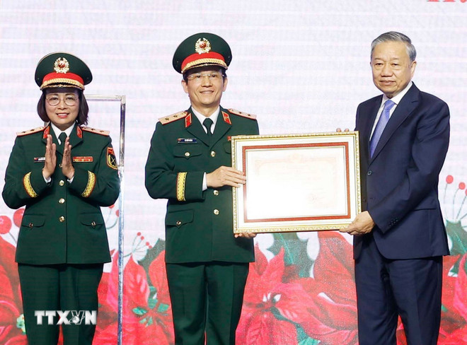 Tổng Bí thư dự Lễ kỷ niệm 75 năm Ngày truyền thống Bệnh viện TW Quân đội 108 ttxvn-3003-tong-bi-thu-benh-vien-108-8.jpg