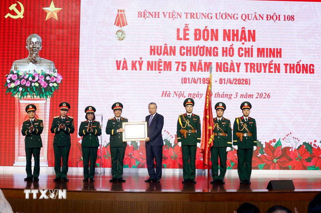Tổng Bí thư dự Lễ kỷ niệm 75 năm Ngày truyền thống Bệnh viện TW Quân đội 108 ttxvn-3003-tong-bi-thu-benh-vien-108-7.jpg