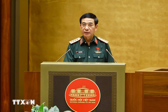 Bộ trưởng Bộ Quốc phòng Phan Văn Giang trình bày Tờ trình dự án các luật liên quan đến quốc phòng-an ninh. (Ảnh: Doãn Tấn/TTXVN) ttxvn-1406-phan-van-giang-2.jpg