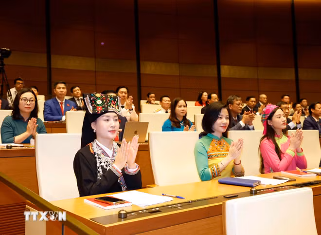Các đại biểu tham dự phiên khai mạc Kỳ họp thứ nhất, Quốc hội khóa XVI. (Ảnh: Thống Nhất/TTXVN) ttxvn-0604-khai-mac-ky-hop-thu-nhat-quoc-hoi-khoa-xvi-6.jpg