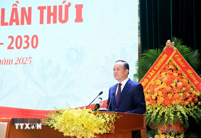 Phó Bí thư Thành ủy, Chủ tịch Hội đồng Nhân dân thành phố Hà Nội Nguyễn Ngọc Tuấn phát biểu chỉ đạo tại Đại hội. (Ảnh: Nguyễn Cúc/TTXVN) ttxvn-3007-chu-tich-hdnd-thanh-pho-ha-noi-nguyen-ngoc-tuan.jpg