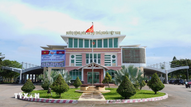 ttxvn-1212-cua-khau-tay-ninh-2.jpg