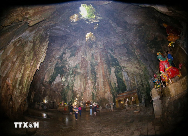 מערת הויין קונג משמרת את רוב מא נהאי עם 30 מא נהאי, שתוכנם מורכב בעיקר משירה המתארת את הנוף ומבטא רגשות, כולל כתביו המלכותיים של המלך מין מאנג עם הכתובת המתורגמת כ ttxvn-1411-ma-nhai-ngu-hanh-son-2.jpg