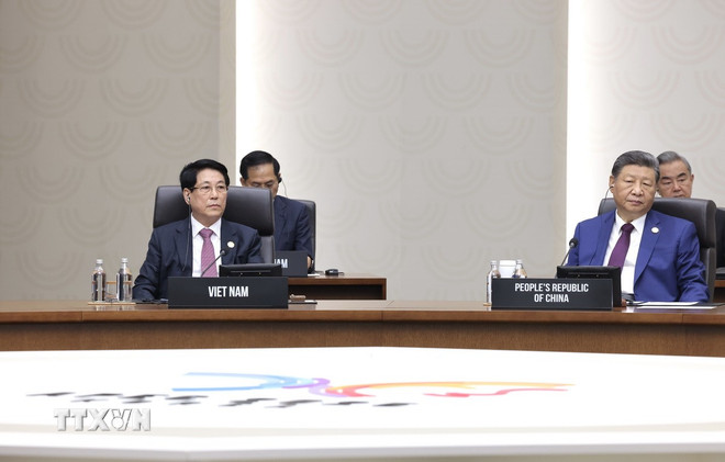 Chủ tịch nước Lương Cường dự Phiên họp thứ 2 Hội nghị Cấp cao APEC lần thứ 32 ttxvn-0111-chu-tich-nuoc-apec-2.jpg