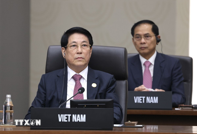 Chủ tịch nước Lương Cường dự Phiên họp thứ 2 Hội nghị Cấp cao APEC lần thứ 32 ttxvn-0111-chu-tich-nuoc-apec-1.jpg