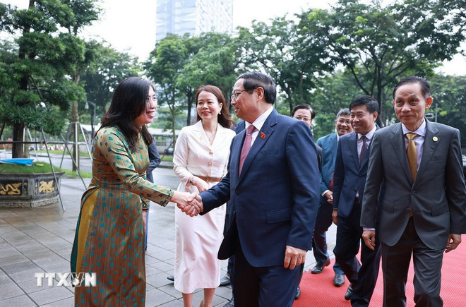នាយករដ្ឋមន្ត្រី Pham Minh Chinh ចូលរួមមហាសន្និបាតអ្នកស្នេហាជាតិនៃក្រសួងការបរទេស អាណត្តិ 2025-2030។ (រូបថត៖ Duong Giang/VNA) ttxvn-1011-thu-tuong-dai-hoi-thi-dua-bo-ngoai-giao-4.jpg