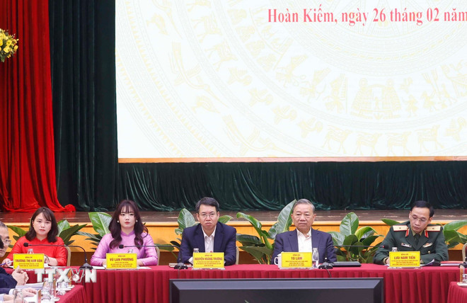 Tổng Bí thư Tô Lâm cùng các đại biểu dự hội nghị tiếp xúc cử tri với người ứng cử Đại biểu Quốc hội khóa XVI nhiệm kỳ 2026-2031. (Ảnh: Thống Nhất/TTXVN) ttxvn-2602-tong-bi-thu-tiep-xuc-cu-tri-ha-noi-ung-cu-dai-bieu-quoc-hoi-8.jpg