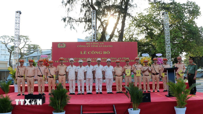 ttxvn-02012026-cong-an-giao-thong-phu-quoc-2.jpg
