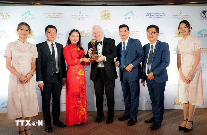 Tổ chức Giải thưởng Du lịch Thế giới (World Travel Awards - WTA) trao tặng danh hiệu “Công viên địa chất toàn cầu UNESCO Cao nguyên đá Đồng Văn, Tuyên Quang, Việt Nam - Điểm đến văn hóa khu vực hàng đầu châu Á năm 2025” cho đại diện tỉnh Tuyên Quang. (Ảnh: TTXVN phát) ttxvn-1410-cao-nguyen-da-dong-van-2.jpg