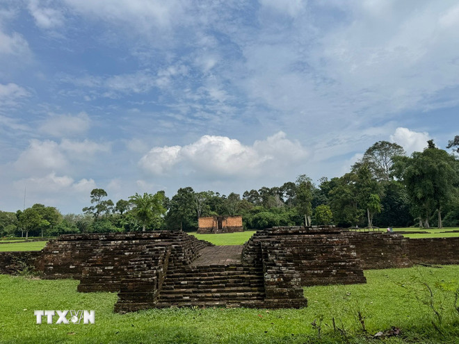 ច្រកចូលខាងក្នុងប្រាសាទបុរាណ Muarajambi ។ (រូបថត៖ Do Quyen/VNA) ttxvn-2305-den-co-muarajambi-indonesia-3.jpg