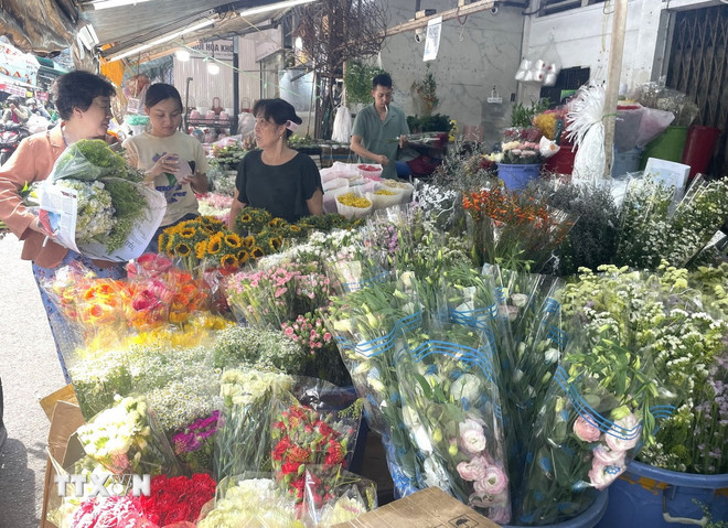 ttxvn-1710-thi-truong-hoa-tuoi-2.jpg