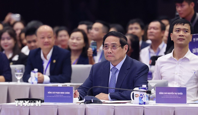 Prim-ministrul Pham Minh Chinh participă la prima reuniune la nivel înalt „Panorama economică privată” (ViPEL 2025). (Foto: Duong Giang/VNA) ttxvn-1010-thu-tuong-kinh-te-tu-nhan.jpg