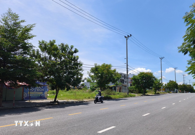 Thành phố Đà Nẵng đang tháo gỡ, đẩy nhanh tiến độ cấp Giấy chứng nhận quyền sử dụng đất cho 78 lô đất đang bị vướng mắc tại Khu đô thị Nam Việt Á (phường Ngũ Hành Sơn,). (Ảnh: Quốc Dũng/ TTXVN) ttxvn-1110-da-nang-bat-dong-san.jpg