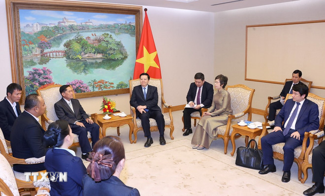 ឧបនាយករដ្ឋមន្ត្រី Mai Van Chinh បានទទួលជួបអគ្គនាយកទីភ្នាក់ងារព័ត៌មាន Pathet Lao លោក Vannasin Simmavong។ (រូបថត៖ Van Diep/VNA) ttxvn-1311-pathet-lao-8.jpg