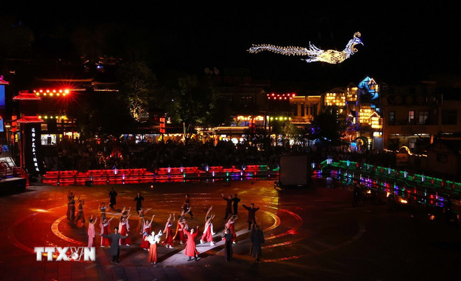 The main stage area with the play ttxvn-2205-vu-han-5.jpg