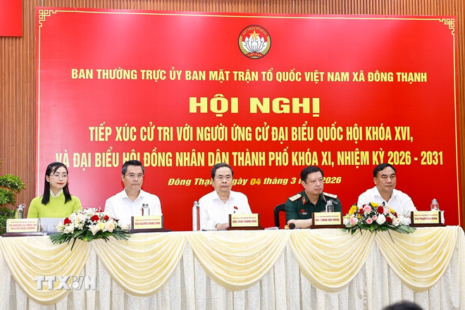 ttxvn-0403-chu-tich-quoc-hoi-tiep-xuc-cu-tri-thanh-pho-ho-chi-minh-1.jpg