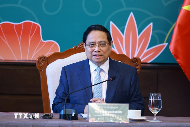 El primer ministro Pham Minh Chinh habla en una recepción para una delegación de autoridades locales japonesas. (Foto: Duong Giang/VNA) ttxvn-2511-thu-tuong-tiep-doan-dia-phuong-nhat-ban-2.jpg