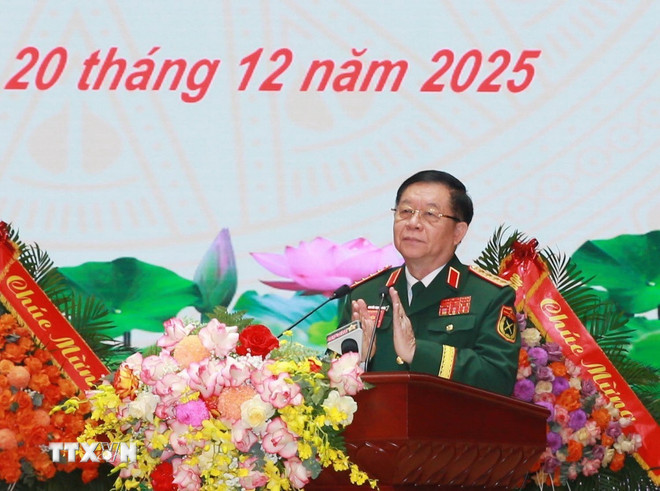 ttxvn-2012-dai-tuong-nguyen-trong-nghia-phu-nu-toan-quan.jpg