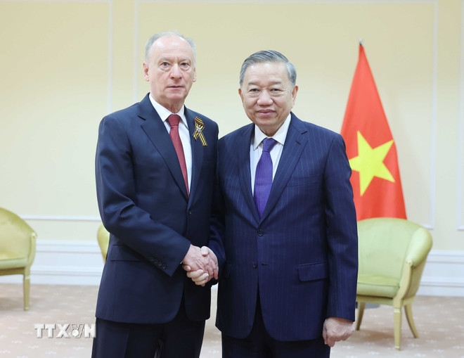 Sáng 11/5/2025, tại thủ đô Moskva, Tổng Bí thư Tô Lâm tiếp Chủ tịch Hội đồng Biển, nguyên Thư ký Hội đồng An ninh Liên bang Nga Nikolai Patrushev. (Ảnh: Thống Nhất/ TTXVN) ttxvn-tong-bi-thu-tiep-nguyen-thu-ky-hoi-dong-an-ninh-nga-1.jpg