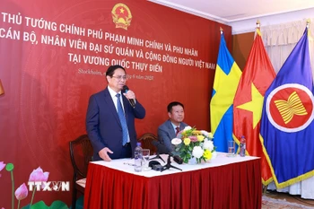 Thủ tướng Phạm Minh Chính phát biểu tại buổi gặp cán bộ, nhân viên Đại sứ quán và cộng đồng người Việt Nam tại Thụy Điển. (Ảnh: Dương Giang/TTXVN)