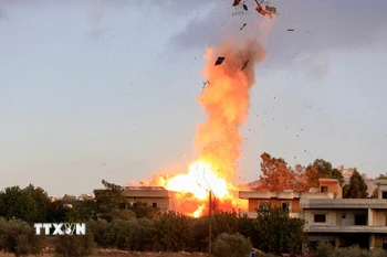 Một ngôi nhà ở Kfar Tebnit, miền Nam Liban bị trúng không kích của Israel. (Ảnh: THX/TTXVN)