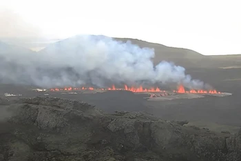 Quang cảnh vụ phun trào ngày 1/4/2025. (Ảnh: RUV)