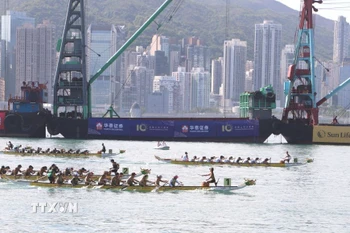 Các đội đua chuẩn bị cán đích. (Ảnh: Xuân Vịnh/TTXVN)