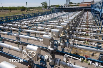 Một cơ sở dự trữ khí đốt ở châu Âu. (Ảnh: THX/TTXVN)