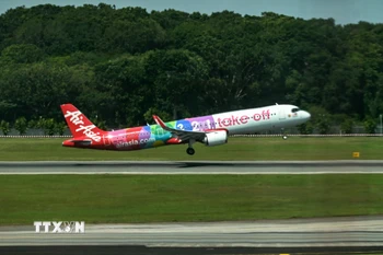 Máy bay của hãng hàng không AirAsia. (Ảnh: AFP/ TTXVN)