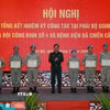 Thượng tướng Nguyễn Trường Thắng, Thứ trưởng Bộ Quốc phòng trao Bằng khen của Bộ trưởng Bộ Quốc phòng cho các tập thể, cá nhân Đội công binh số 4 và Bệnh viện dã chiến cấp 2 số 7. (Ảnh: Trọng Đức/TTXVN)