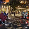 Thành phố Hồ Chí Minh xác định 50 vị trí ngập nặng, riêng cơn mưa lớn chiều và tối 30/9 gây ngập nặng 12 tuyến đường. (Ảnh: Hồng Đạt/TTXVN)
