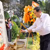 Chủ tịch Quốc hội Trần Thanh Mẫn dâng hương, dâng hoa tưởng niệm Chủ tịch Hồ Chí Minh, các Anh hùng liệt sỹ tại nơi lưu niệm sự kiện Nam Kỳ Khởi nghĩa. (Ảnh: Doãn Tấn/ TTXVN)