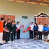 Đồn Biên phòng Hướng Lập (Bộ đội Biên phòng Quảng Trị) khánh thành Nhà nghĩa tình biên giới Việt Nam-Lào tặng hộ dân có hoàn cảnh khó khăn. (Ảnh: TTXVN phát)