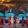 Một tiết mục trình diễn áo dài tại Lễ hội “Hương sắc Áo dài” ở Cộng hòa Séc. (Ảnh: Việt Thắng/TTXVN)
