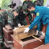 Lực lượng chức năng lấy mẫu, bàn giao mẫu và số hóa thông tin hài cốt liệt sỹ . (Ảnh: Đức Thọ/TTXVN)