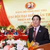 Chủ tịch nước Lương Cường trao Quyết định của Bộ Chính trị và tặng hoa chúc mừng Ban Chấp hành Đảng bộ tỉnh Phú Thọ nhiệm kỳ 2025- 2030. (Ảnh: Lâm Khánh/ TTXVN)