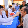 Người dân trên địa bàn xã Bình Minh, thành phố Đồng Nai tham gia chương trình khám sức khỏe toàn dân. (Ảnh: Lê Xuân/TTXVN)