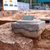 Cuộc khai quật là cơ sở khoa học có tính xác thực nhất góp phần quyết định phục vụ chiến lược phục dựng Chính điện Kính Thiên và không gian Chính điện Kính Thiên thời Lê. Cuộc khai quật cũng đáp ứng nghiêm túc các Khuyến nghị của UNESCO/ICOMOS, yêu cầu của Luật Di sản văn hóa, minh chứng rõ ràng hơn những thuộc tính cơ bản giá trị nổi bật toàn cầu của Di sản thế giới Khu Trung tâm Hoàng thành Thăng Long- Hà Nội. (Ảnh: Thanh Tùng/ TTXVN)