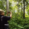 Du khách trải nghiệm cảnh quan và hệ sinh thái tại Khu bảo tồn thiên nhiên Nam Nung (xã Nam Đà, tỉnh Lâm Đồng). (Ảnh: Nguyễn Huy Thành/TTXVN)