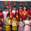 Nhóm Tuổi trẻ Việt thuộc Hội đồng Văn hóa Giáo dục Canada-Việt Nam (CVCEC) trong một buổi dạy tiếng Việt cho các thiếu nhi gốc Việt tại Toronto, Canada. (Ảnh: TTXVN phát)