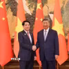 Tổng Bí thư, Chủ tịch nước Trung Quốc Tập Cận Bình đón Chủ tịch nước Lương Cường. (Ảnh: Lâm Khánh/ TTXVN)