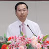 Tân Chủ tịch Ủy ban Nhân dân tỉnh Đồng Tháp Nguyễn Thanh Nhàn phát biểu tại kỳ họp. (Ảnh: Hữu Chí/TTXVN)