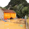 Vùng hạ lưu sông Lam thuộc địa bàn xã Con Cuông bị nước lũ bao vây, cô lập. (Ảnh: Xuân Tiến/TTXVN)