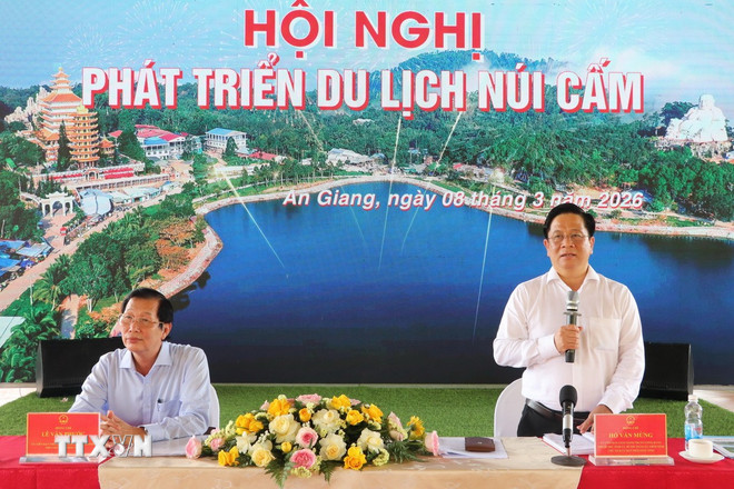 ttxvn-nui-cam-an-giang-3.jpg