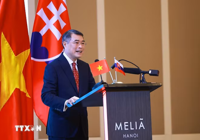 ttxvn-thu-tuong-le-minh-hung-dien-dan-doanh-nghiep-slovakia-viet-nam-10.jpg