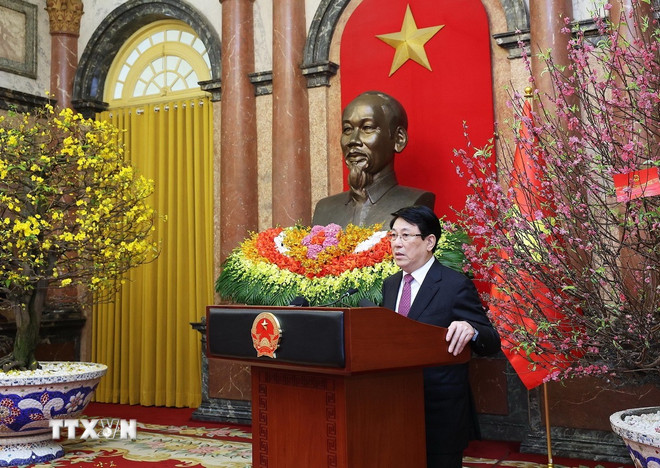 ttxvn-chu-tich-nuoc-luong-cuong-chuc-tet-can-bo-nguoi-lao-dong-van-phong-chu-tich-nuoc-4.jpg